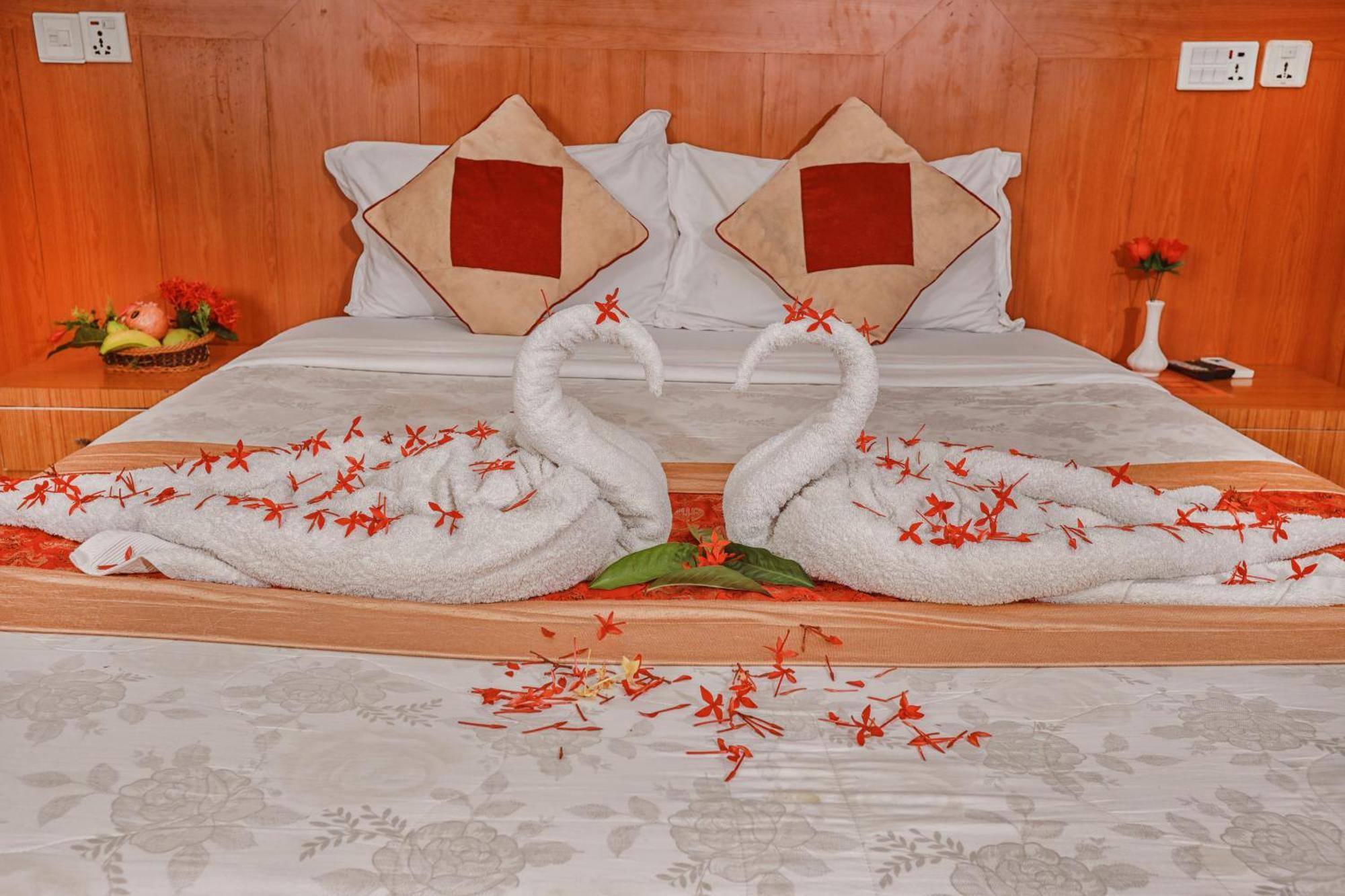 Hotel Wildlife Camp Sauraha Exterior foto