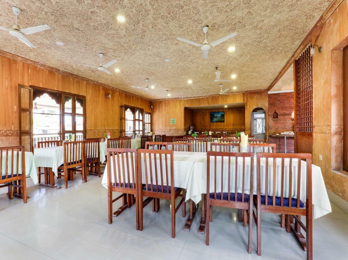 Hotel Wildlife Camp Sauraha Exterior foto
