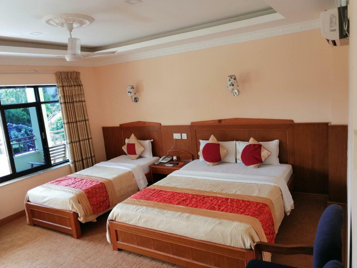 Hotel Wildlife Camp Sauraha Exterior foto